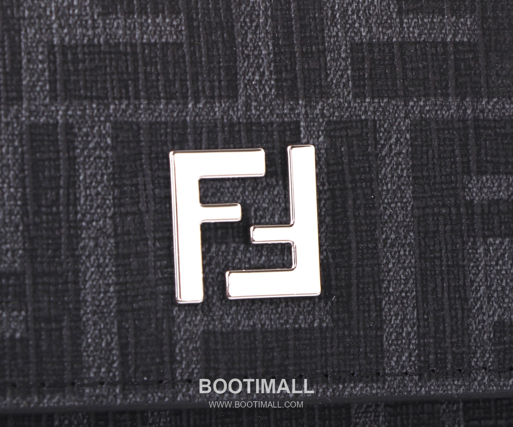 Fendi Calfskin Wallet with Key Hook Hardware and Strap Detail 펜디 카프스킨 키훅 하드웨어 스트랩 디테일 장지갑 SF06 19cm 5