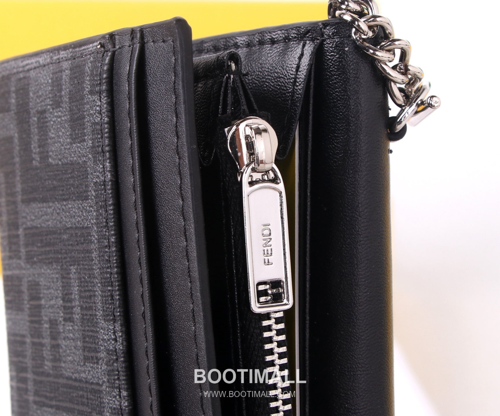 Fendi Calfskin Wallet with Key Hook Hardware and Strap Detail 펜디 카프스킨 키훅 하드웨어 스트랩 디테일 장지갑 SF06 19cm 7