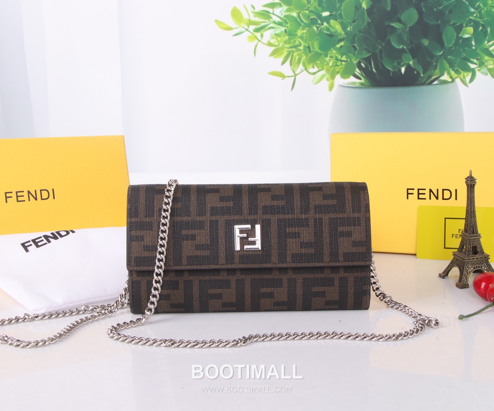 Fendi Calfskin Wallet with Key Hook Hardware and Strap Detail 펜디 카프스킨 키훅 하드웨어 스트랩 디테일 장지갑 SF06 19cm 1