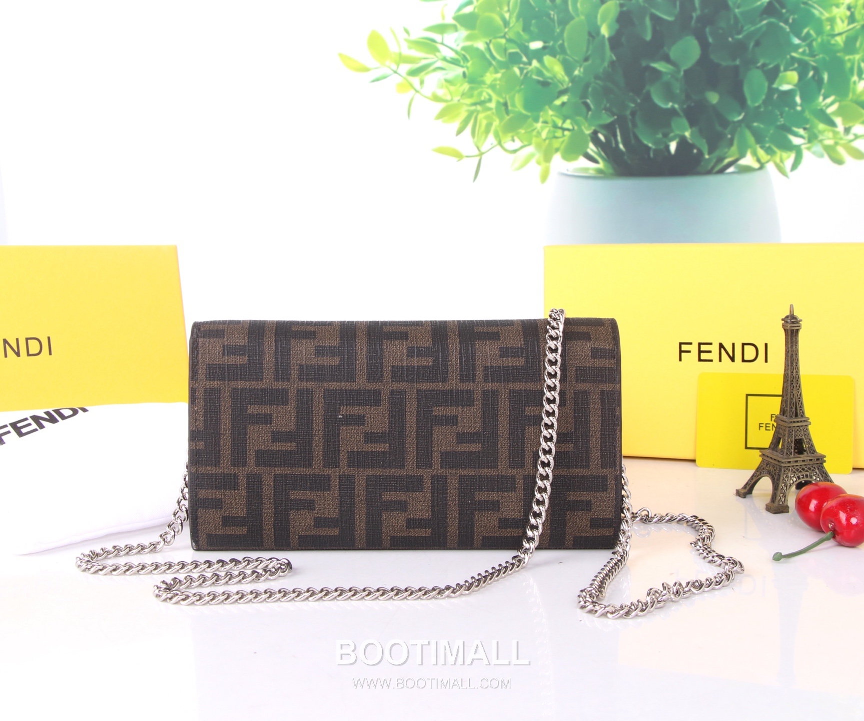 Fendi Calfskin Wallet with Key Hook Hardware and Strap Detail 펜디 카프스킨 키훅 하드웨어 스트랩 디테일 장지갑 SF06 19cm 2