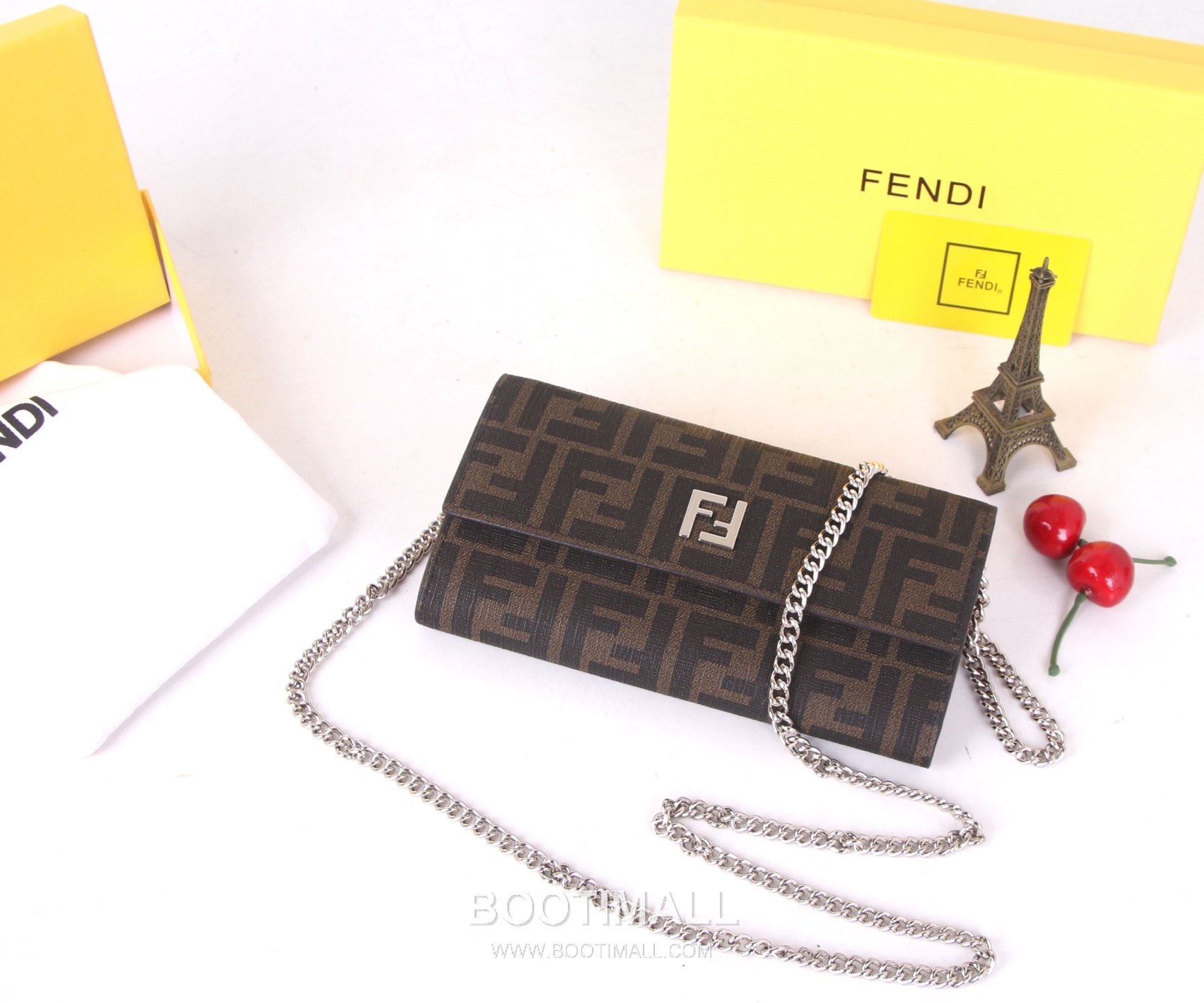 Fendi Calfskin Wallet with Key Hook Hardware and Strap Detail 펜디 카프스킨 키훅 하드웨어 스트랩 디테일 장지갑 SF06 19cm 3