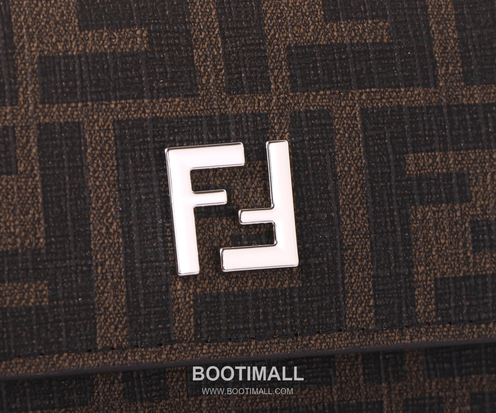 Fendi Calfskin Wallet with Key Hook Hardware and Strap Detail 펜디 카프스킨 키훅 하드웨어 스트랩 디테일 장지갑 SF06 19cm 4