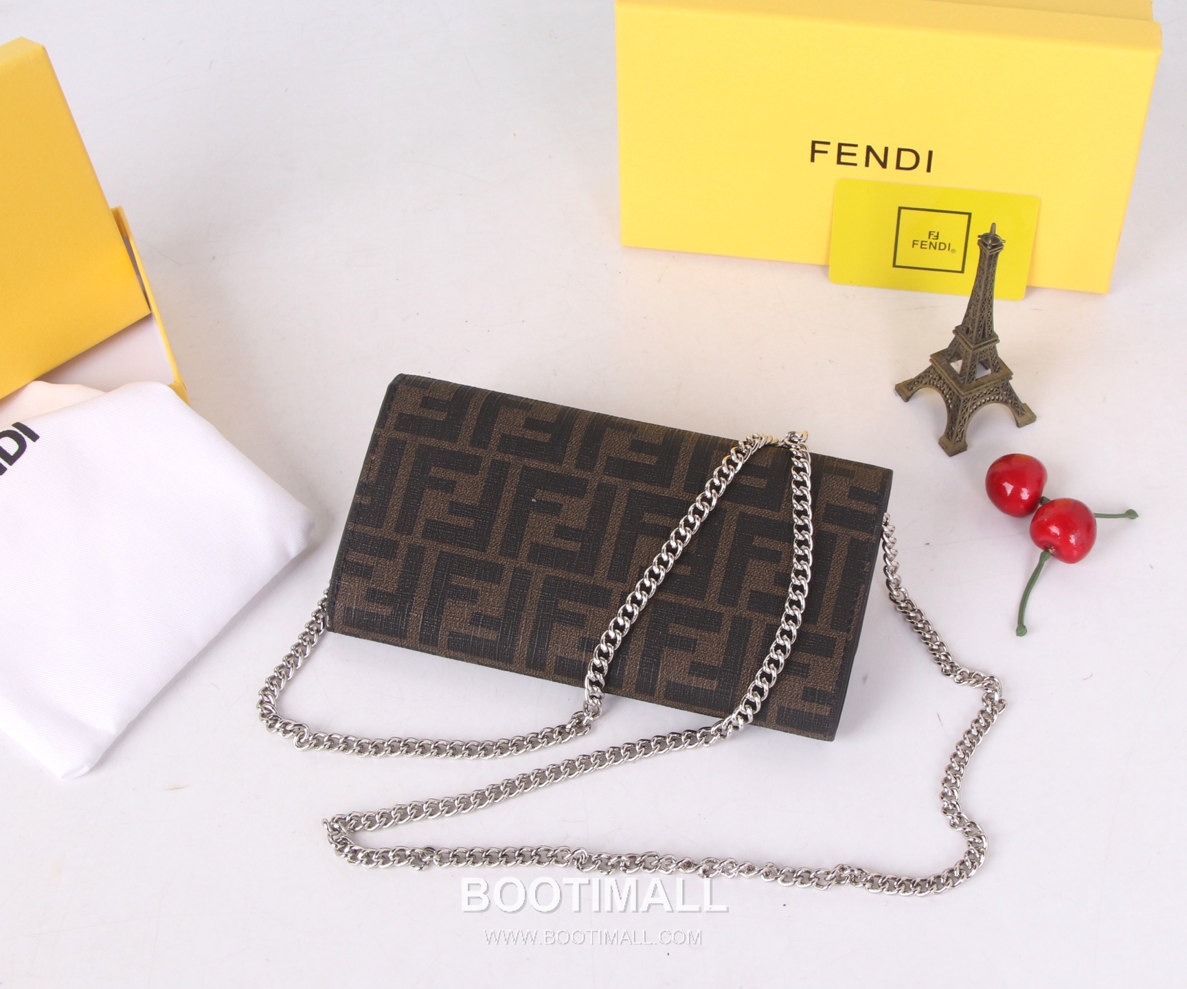 Fendi Calfskin Wallet with Key Hook Hardware and Strap Detail 펜디 카프스킨 키훅 하드웨어 스트랩 디테일 장지갑 SF06 19cm 5