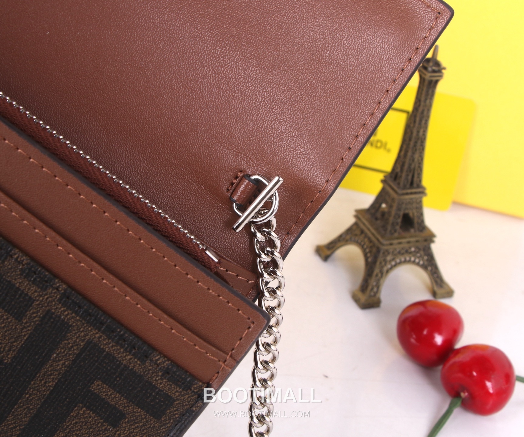 Fendi Calfskin Wallet with Key Hook Hardware and Strap Detail 펜디 카프스킨 키훅 하드웨어 스트랩 디테일 장지갑 SF06 19cm 6
