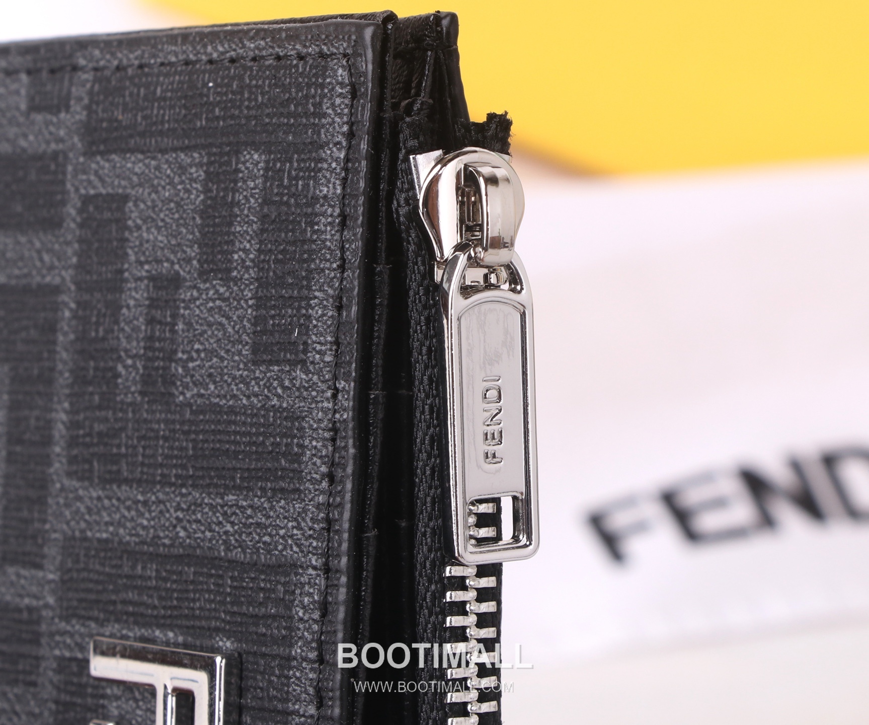 Fendi PVC Calfskin Bi-Fold Wallet with Multi Function Slot Detail 펜디 PVC 카프스킨 멀티 슬롯 디테일 반지갑 SF02 11.5cm 6