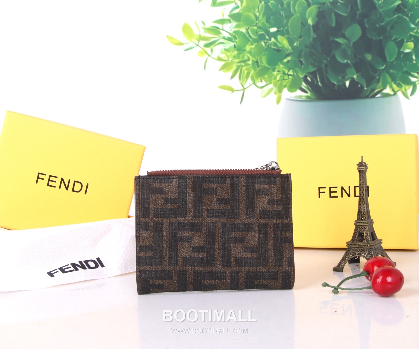 Fendi PVC Calfskin Bi-Fold Wallet with Multi Function Slot Detail 펜디 PVC 카프스킨 멀티 슬롯 디테일 반지갑 SF02 11.5cm 3