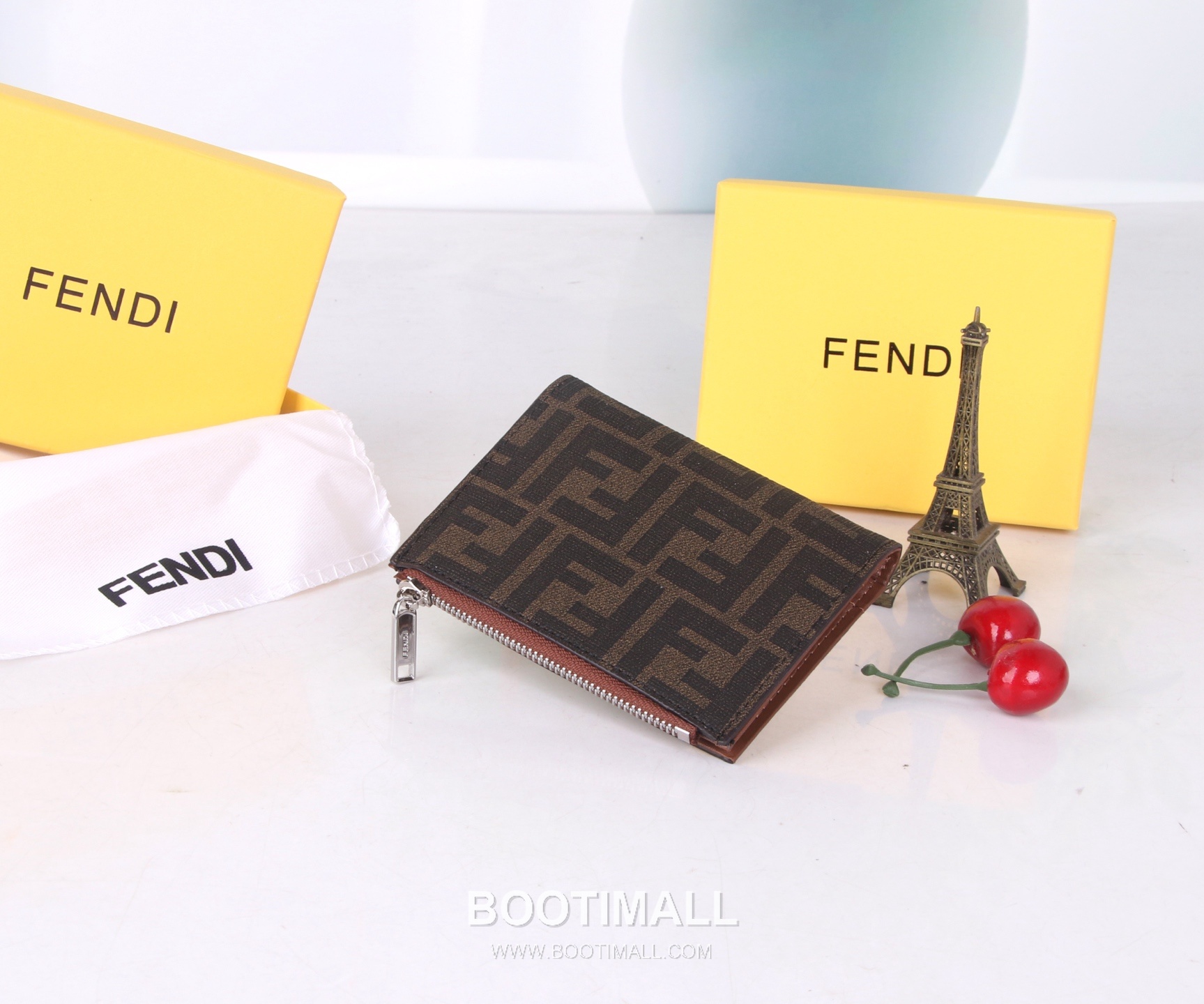 Fendi PVC Calfskin Bi-Fold Wallet with Multi Function Slot Detail 펜디 PVC 카프스킨 멀티 슬롯 디테일 반지갑 SF02 11.5cm 4