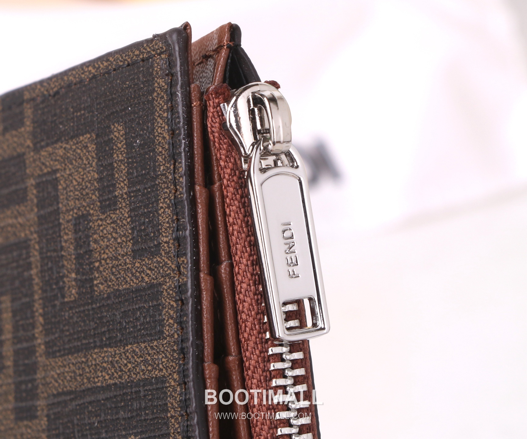 Fendi PVC Calfskin Bi-Fold Wallet with Multi Function Slot Detail 펜디 PVC 카프스킨 멀티 슬롯 디테일 반지갑 SF02 11.5cm 5