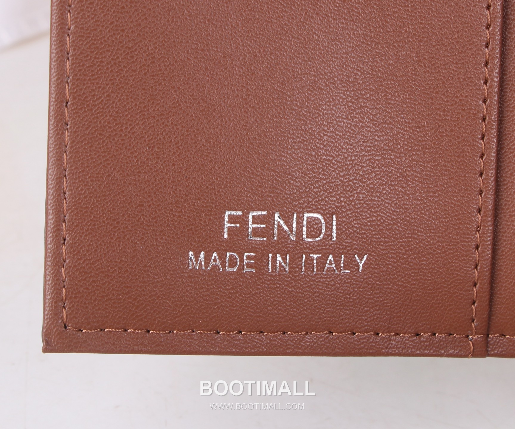 Fendi PVC Calfskin Bi-Fold Wallet with Multi Function Slot Detail 펜디 PVC 카프스킨 멀티 슬롯 디테일 반지갑 SF02 11.5cm 7