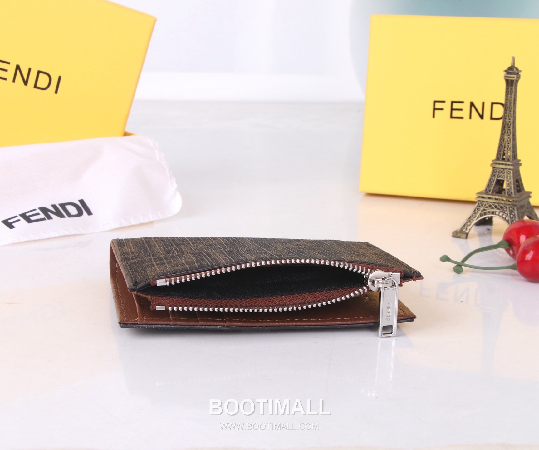 Fendi PVC Calfskin Bi-Fold Wallet with Multi Function Slot Detail 펜디 PVC 카프스킨 멀티 슬롯 디테일 반지갑 SF02 11.5cm 9