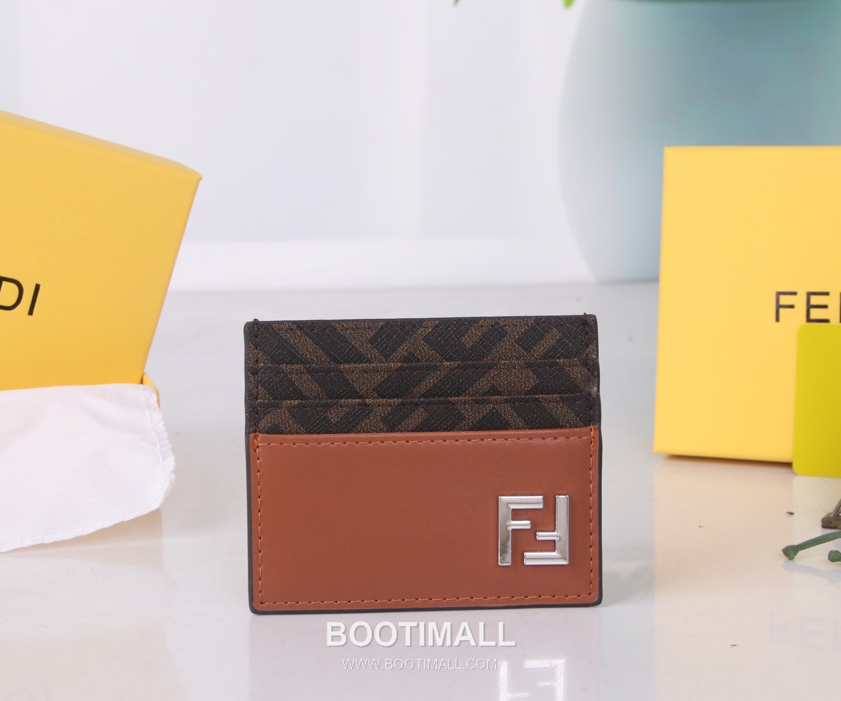Fendi Lambskin Jacquard Embossed Bi-Fold Wallet with Multi Slot Detail 펜디 램스킨 자카드 엠보스드 멀티 슬롯 반지갑 SF04 11.5cm 1