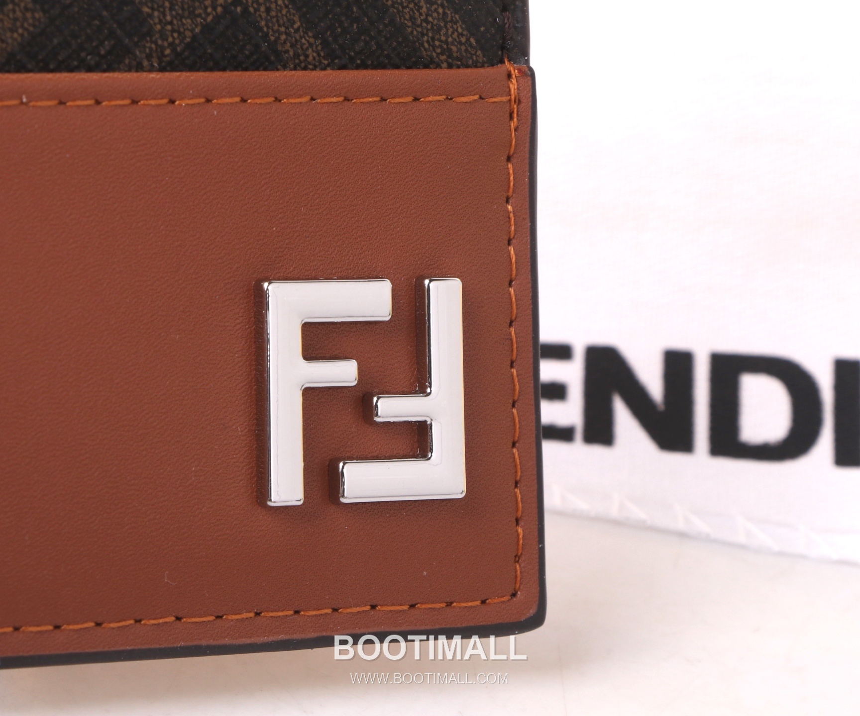 Fendi Lambskin Jacquard Embossed Bi-Fold Wallet with Multi Slot Detail 펜디 램스킨 자카드 엠보스드 멀티 슬롯 반지갑 SF04 11.5cm 2