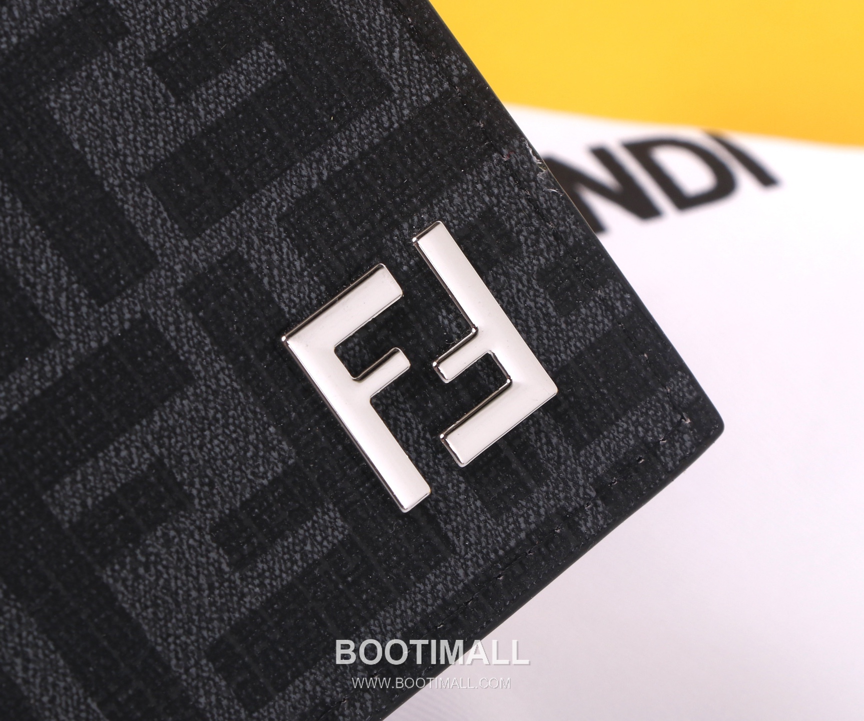 Fendi Calfskin Slim Wallet with Multi Slot Detail 펜디 카프스킨 슬림 멀티 슬롯 장지갑 SF02 17.5cm 3