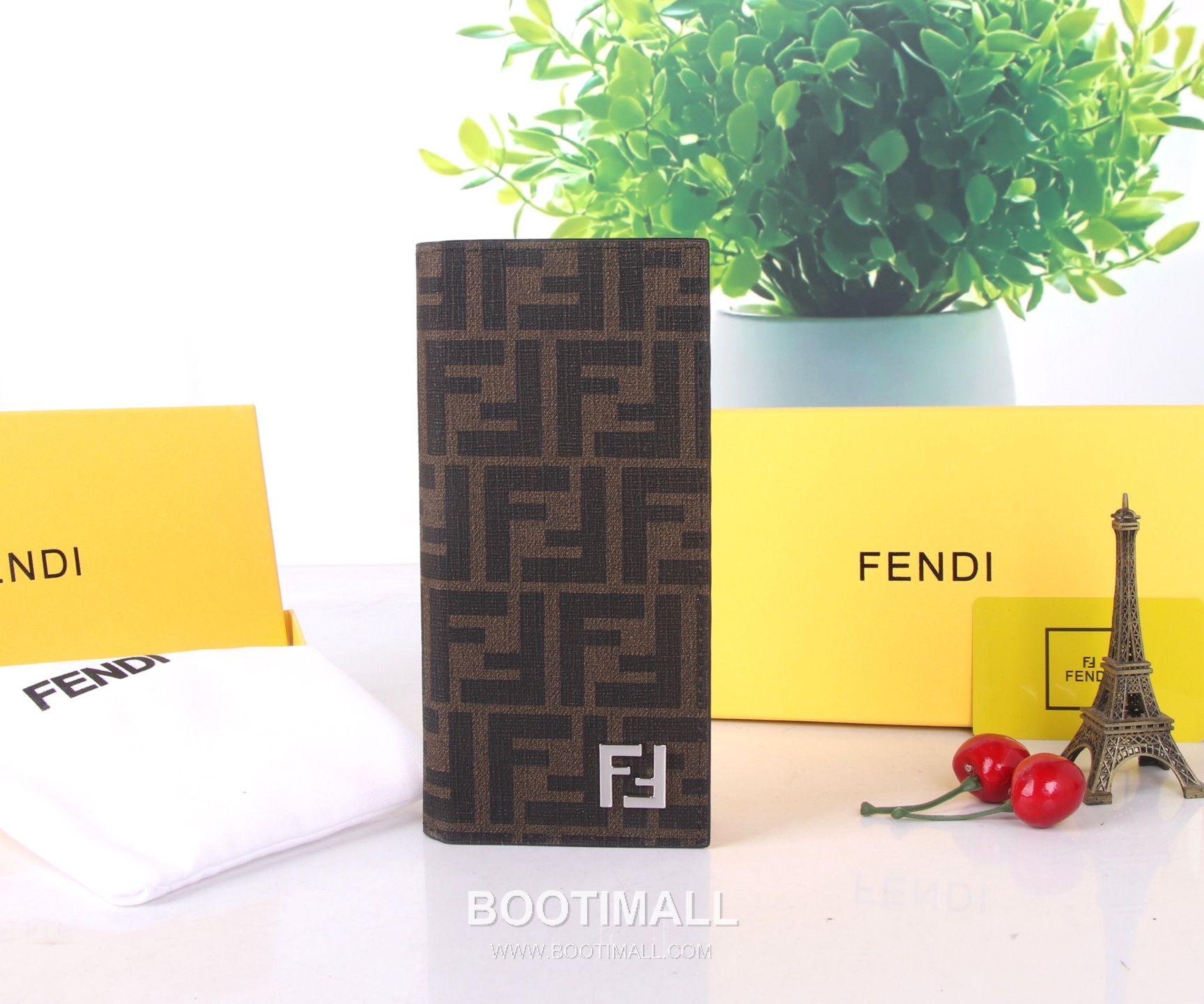 Fendi Calfskin Slim Wallet with Multi Slot Detail 펜디 카프스킨 슬림 멀티 슬롯 장지갑 SF02 17.5cm 1