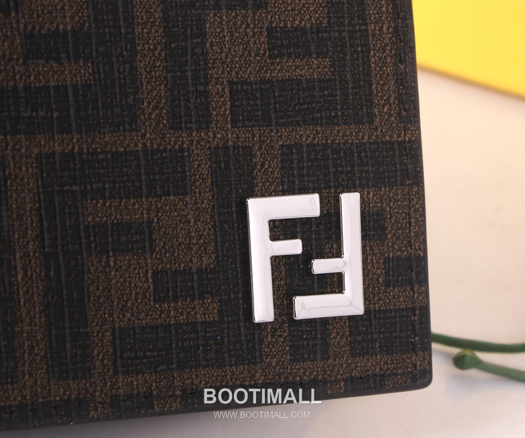 Fendi Calfskin Slim Wallet with Multi Slot Detail 펜디 카프스킨 슬림 멀티 슬롯 장지갑 SF02 17.5cm 3
