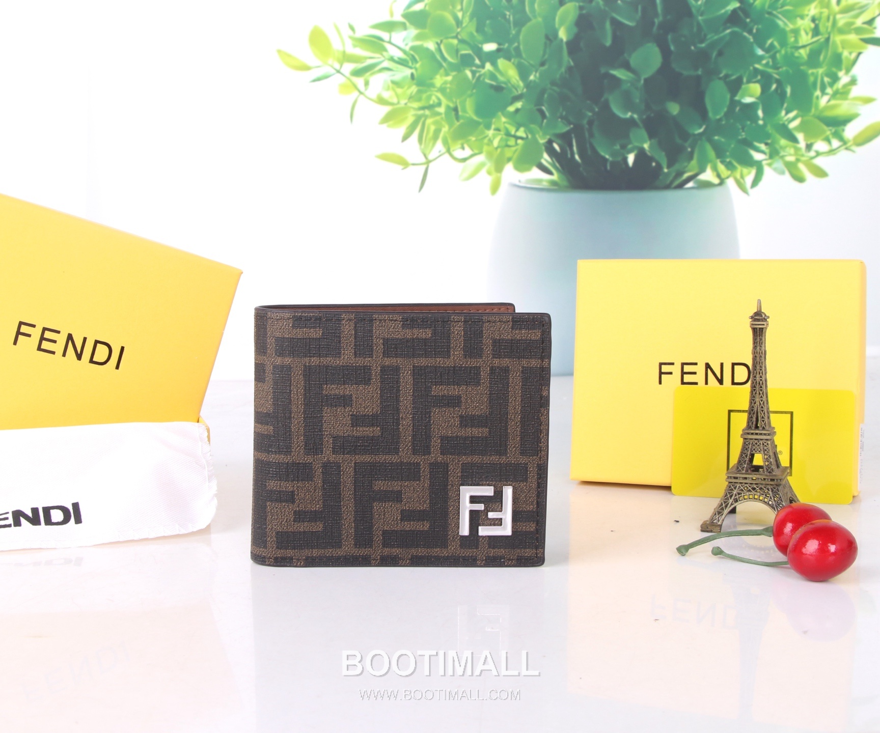 Fendi Calfskin Bi-Fold Wallet with Slim Multi Slot Detail 펜디 카프스킨 슬림 멀티 슬롯 반지갑 SF03 11cm 1