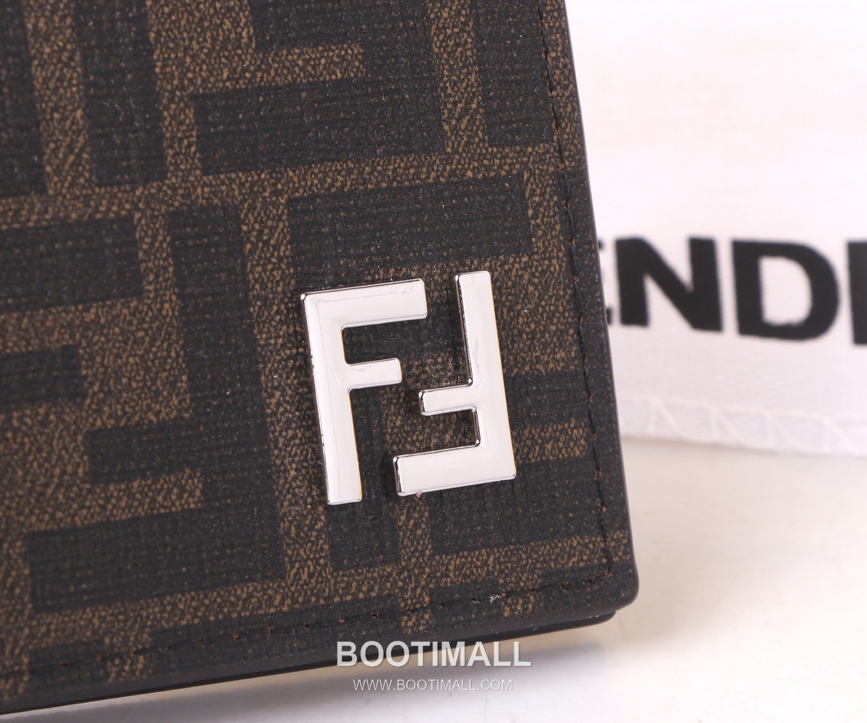 Fendi Calfskin Bi-Fold Wallet with Slim Multi Slot Detail 펜디 카프스킨 슬림 멀티 슬롯 반지갑 SF03 11cm 2