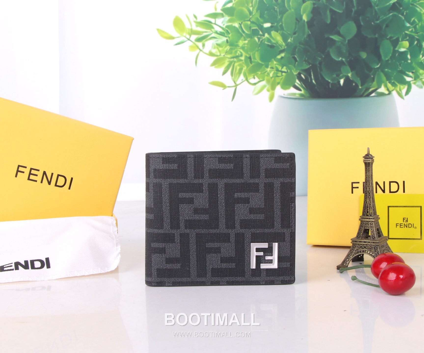 Fendi Calfskin Bi-Fold Wallet with Slim Multi Slot Detail 펜디 카프스킨 슬림 멀티 슬롯 반지갑 SF03 11cm 1