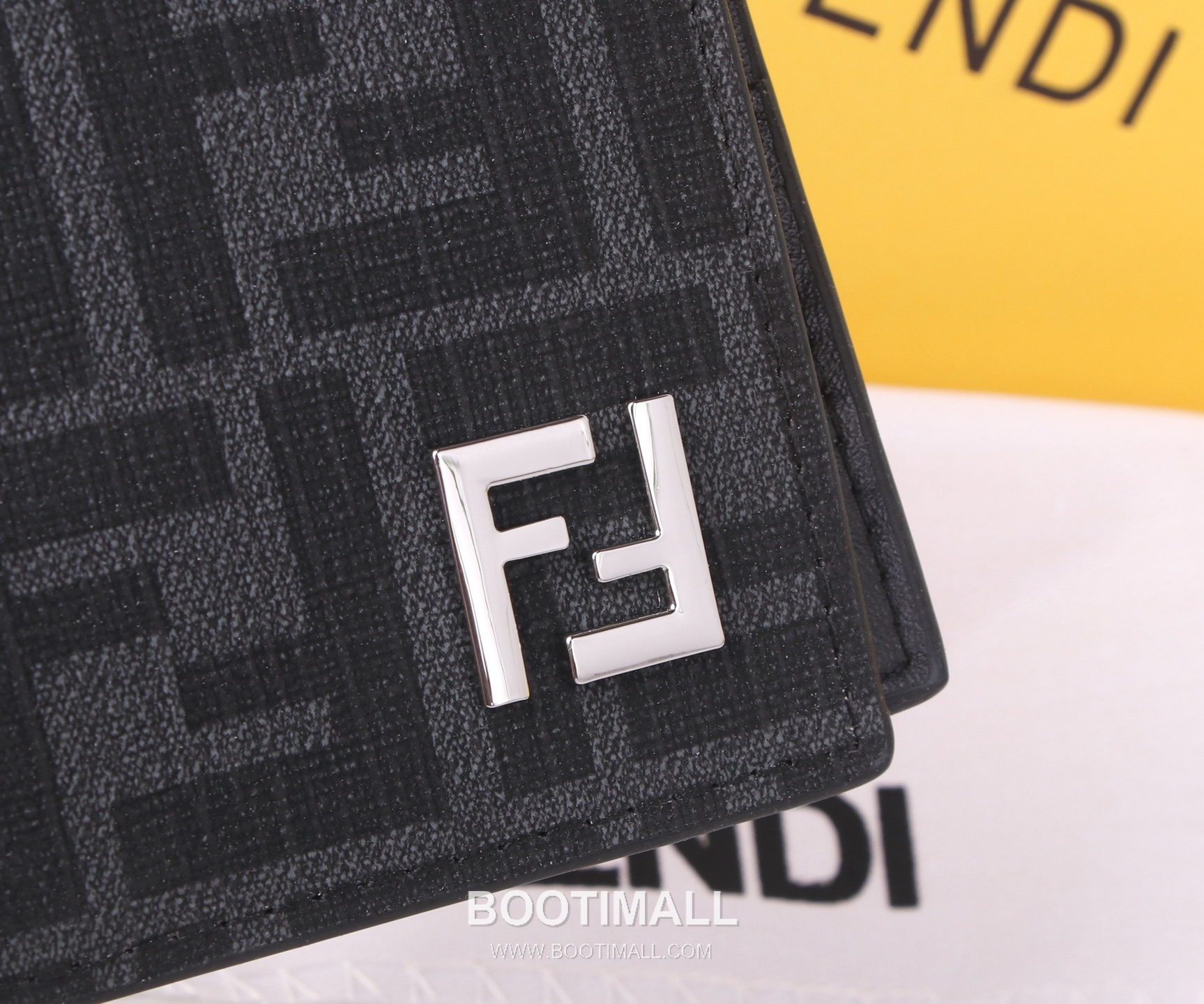 Fendi Calfskin Bi-Fold Wallet with Slim Multi Slot Detail 펜디 카프스킨 슬림 멀티 슬롯 반지갑 SF03 11cm 4