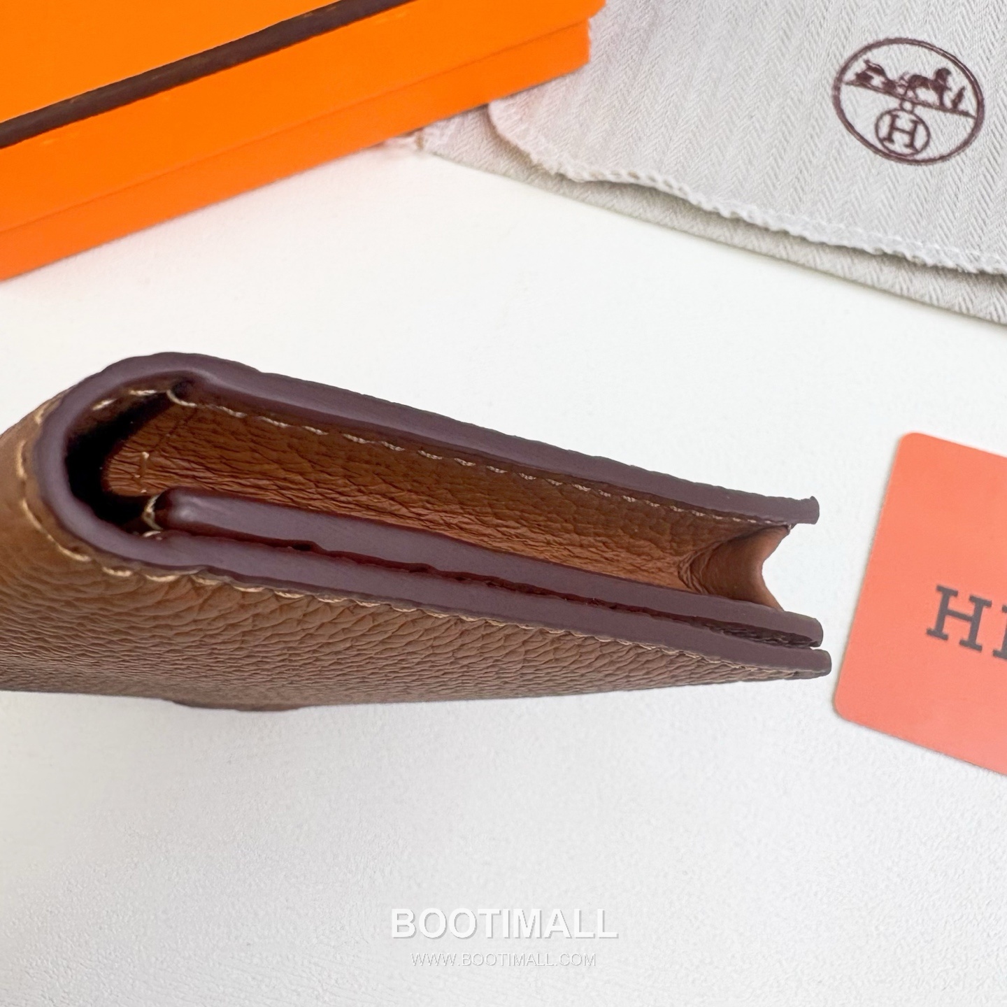 Hermès Togo Calfskin Card Holder with H Embossed Snap Closure Detail 에르메스 토고 카프스킨 H 엠보스 스냅 클로저 카드홀더 496 11cm 5