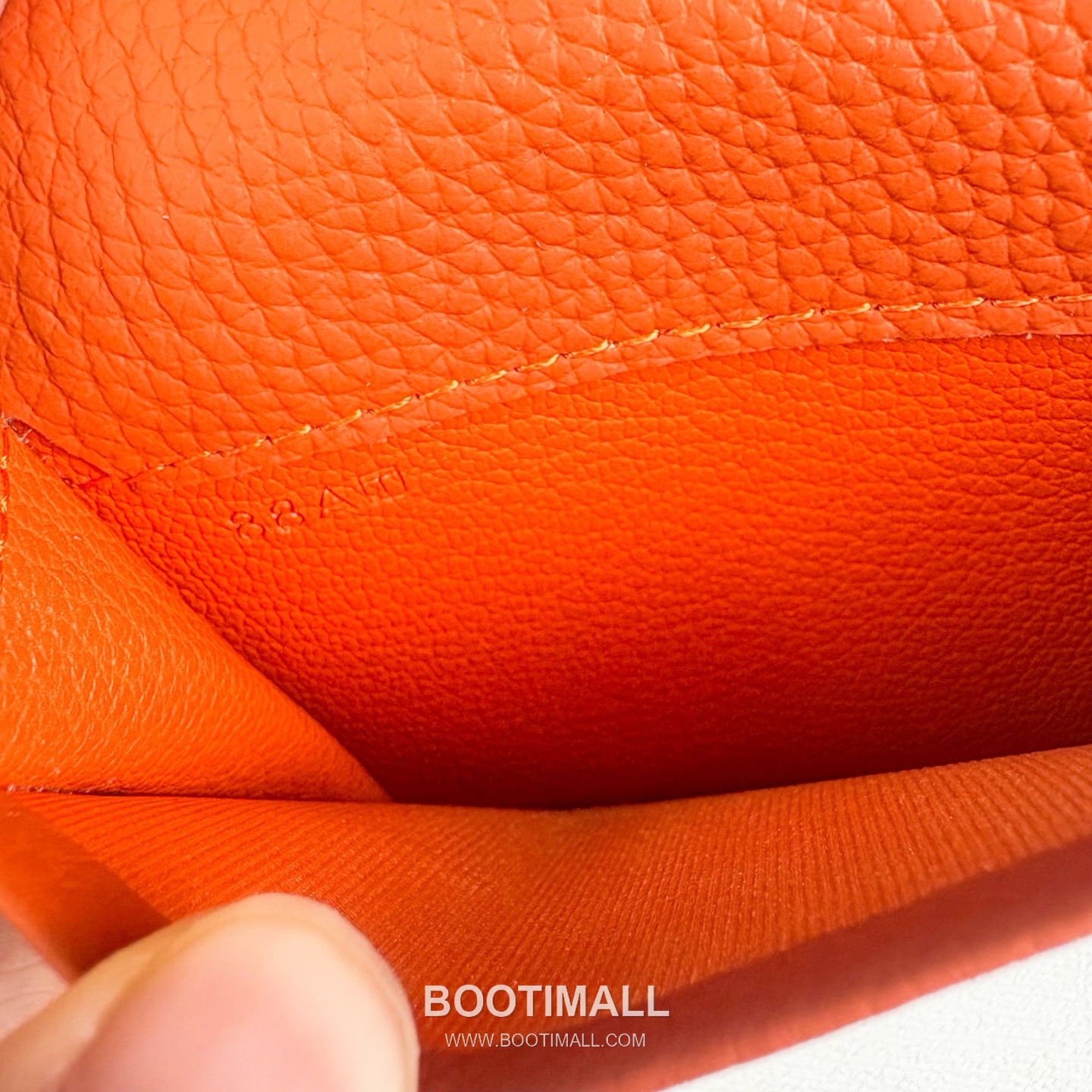 Hermès Togo Calfskin Card Holder with H Embossed Snap Closure Detail 에르메스 토고 카프스킨 H 엠보스 스냅 클로저 카드홀더 496 11cm 7