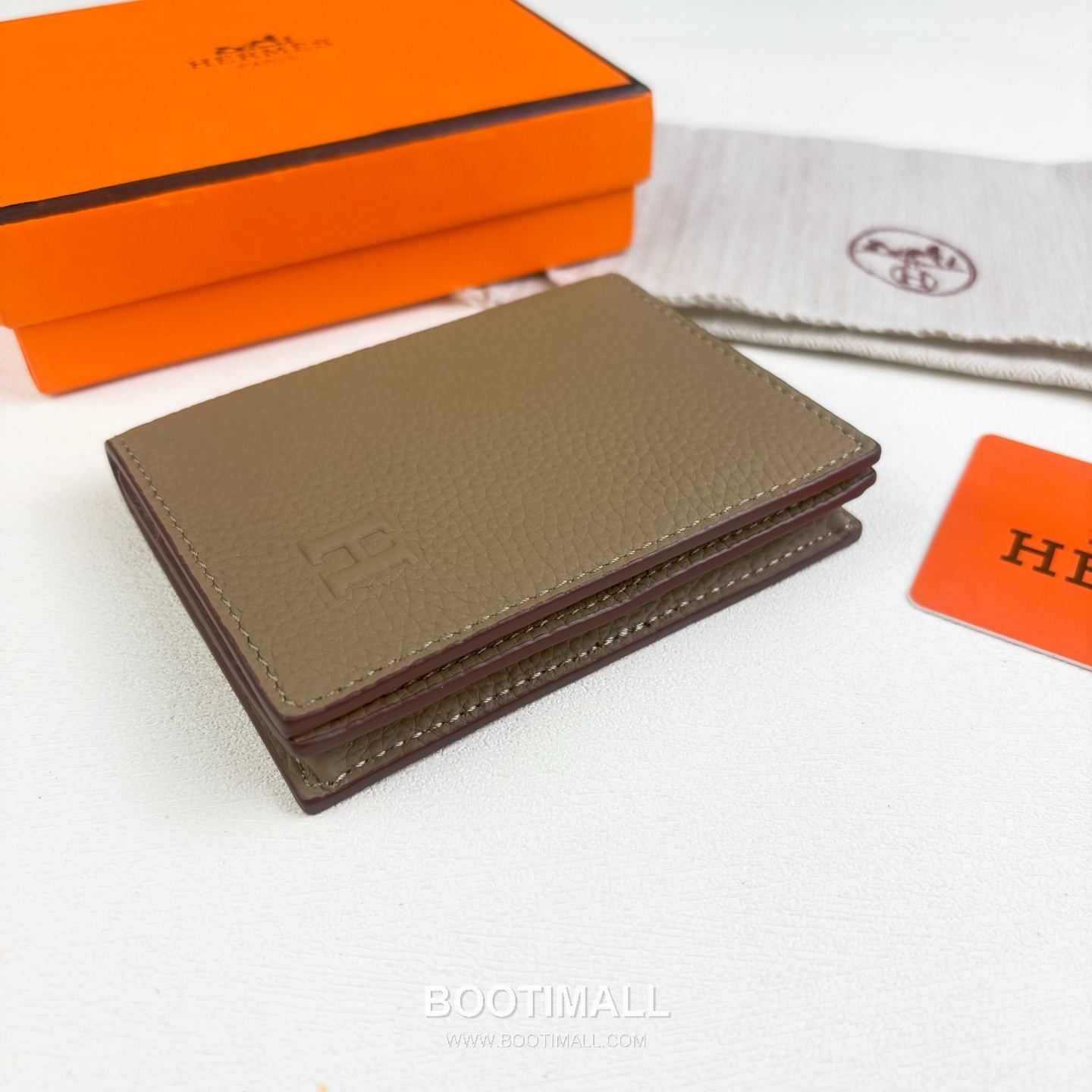 Hermès Togo Calfskin Card Holder with H Embossed Snap Closure Detail 에르메스 토고 카프스킨 H 엠보스 스냅 클로저 카드홀더 496 11cm 2