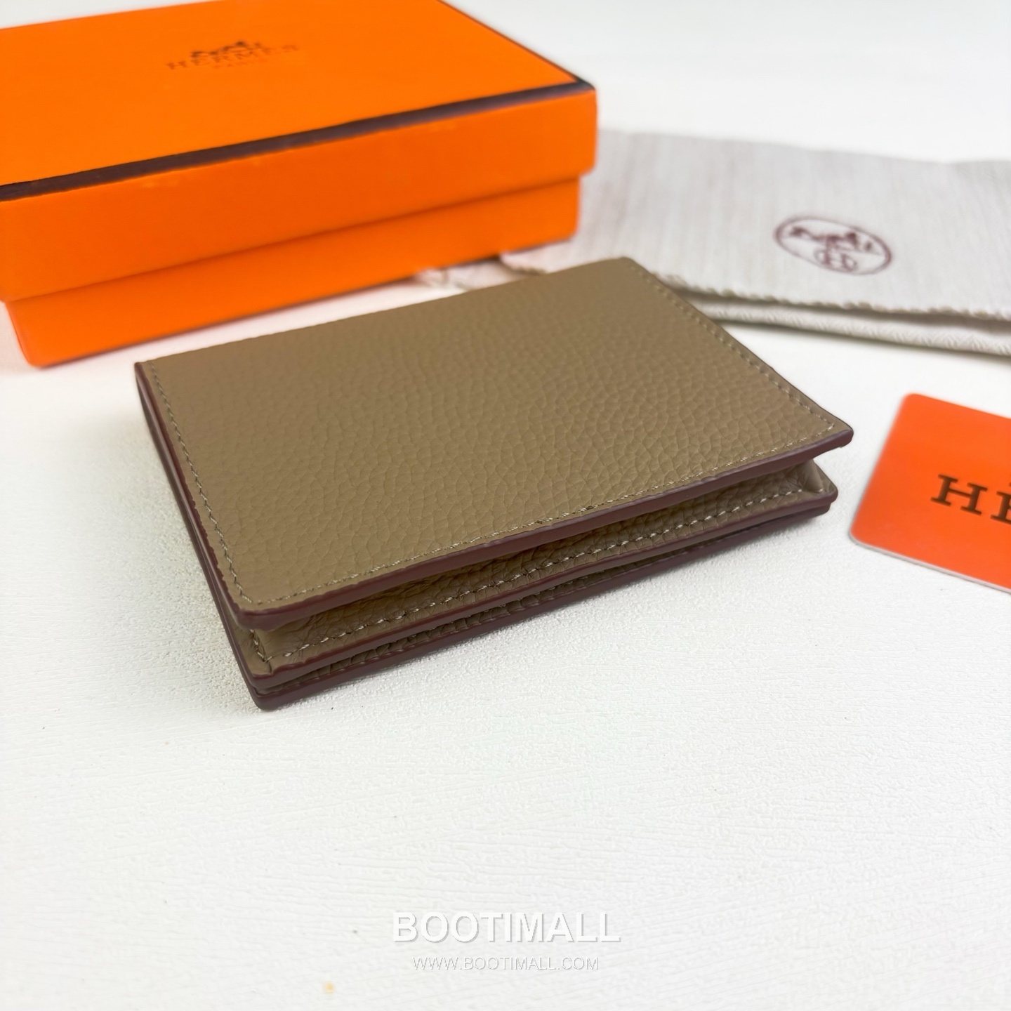 Hermès Togo Calfskin Card Holder with H Embossed Snap Closure Detail 에르메스 토고 카프스킨 H 엠보스 스냅 클로저 카드홀더 496 11cm 3