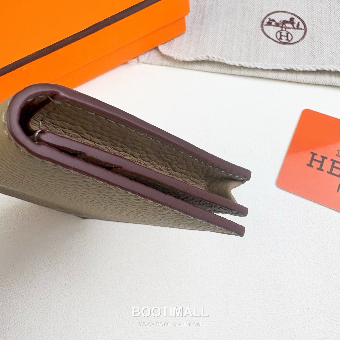 Hermès Togo Calfskin Card Holder with H Embossed Snap Closure Detail 에르메스 토고 카프스킨 H 엠보스 스냅 클로저 카드홀더 496 11cm 4