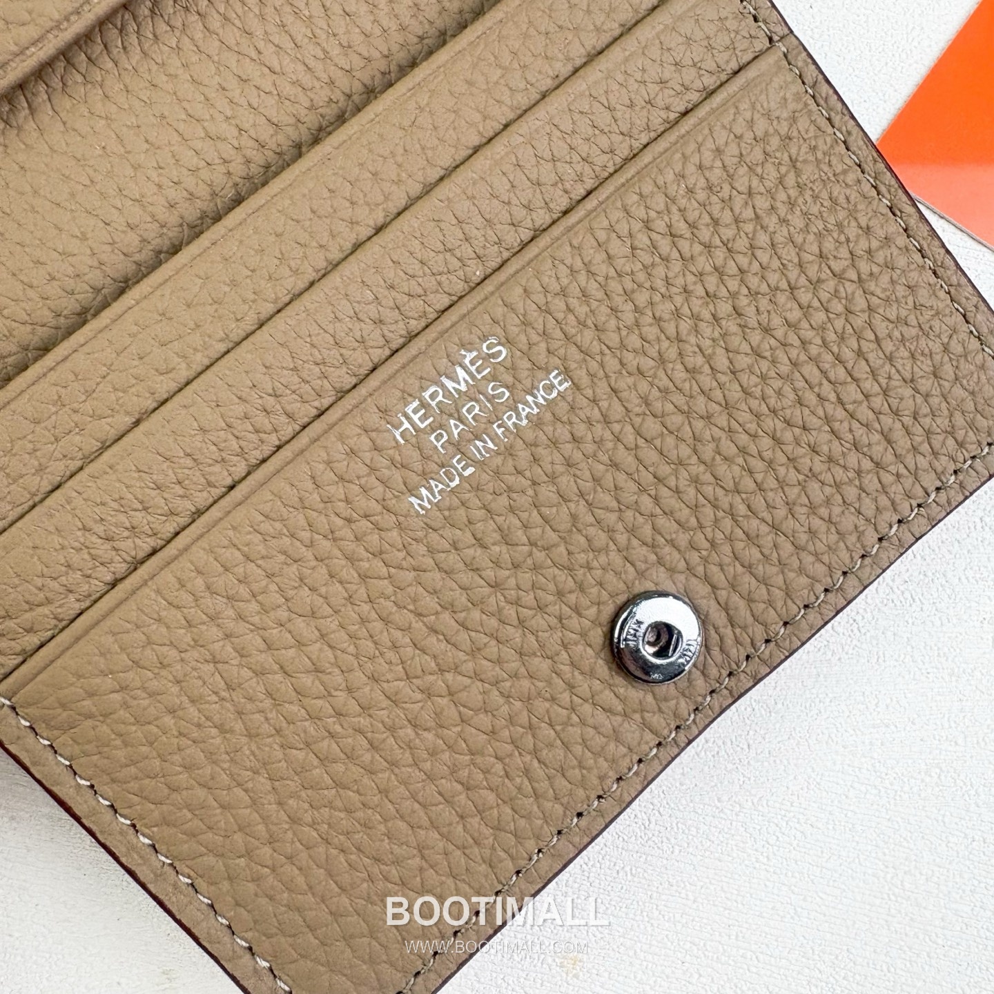Hermès Togo Calfskin Card Holder with H Embossed Snap Closure Detail 에르메스 토고 카프스킨 H 엠보스 스냅 클로저 카드홀더 496 11cm 7