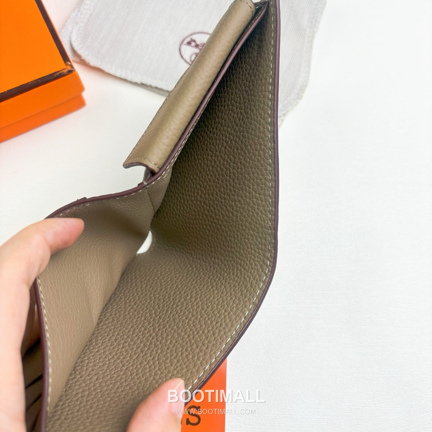 Hermès Silk’in Barenia Togo Calfskin Bi-Fold Wallet with Coin Pocket Detail 에르메스 실킨 바레니아 토고 카프스킨 코인포켓 디테일 반지갑 527 11.5cm 5