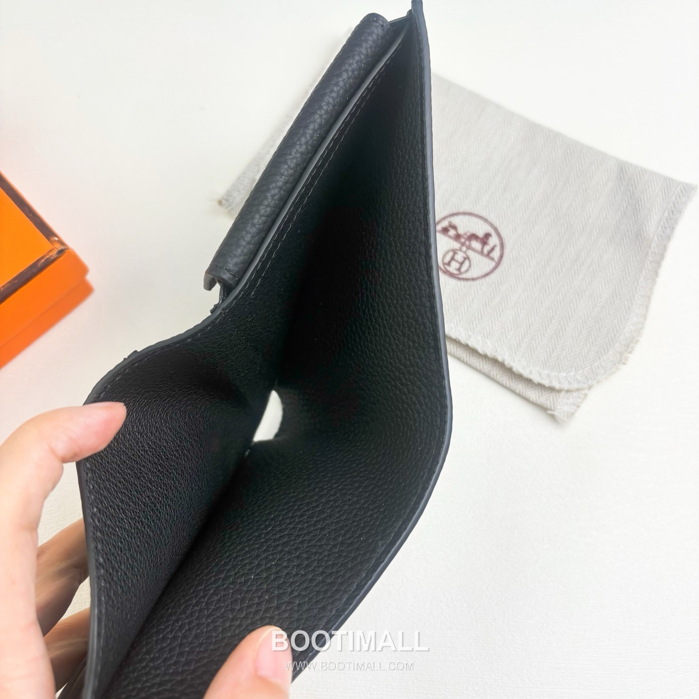 Hermès Silk’in Barenia Togo Calfskin Bi-Fold Wallet with Coin Pocket Detail 에르메스 실킨 바레니아 토고 카프스킨 코인포켓 디테일 반지갑 527 11.5cm 9
