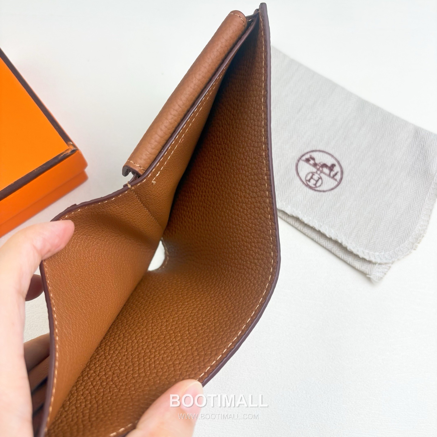 Hermès Silk’in Barenia Togo Calfskin Bi-Fold Wallet with Coin Pocket Detail 에르메스 실킨 바레니아 토고 카프스킨 코인포켓 디테일 반지갑 527 11.5cm 9