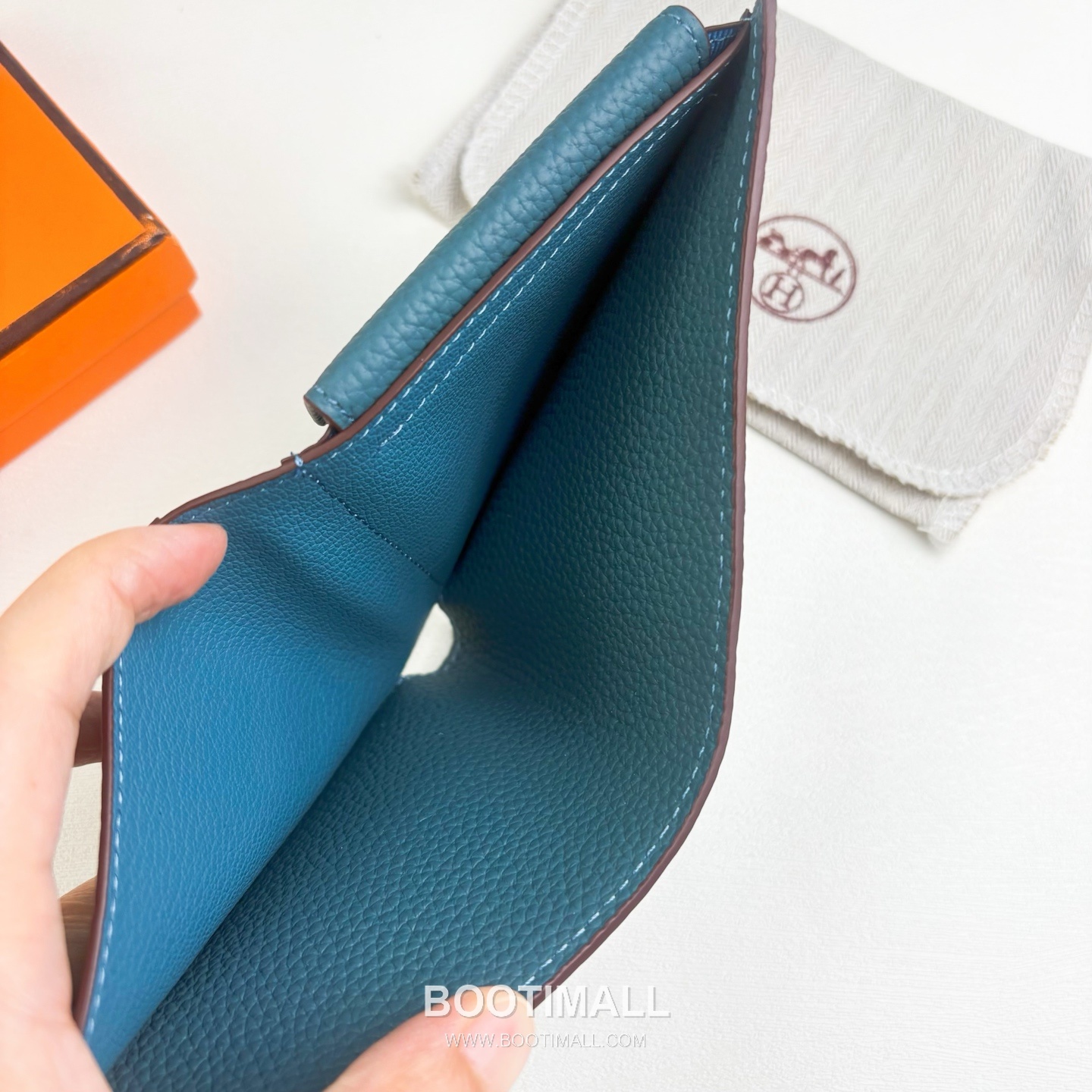 Hermès Silk’in Barenia Togo Calfskin Bi-Fold Wallet with Coin Pocket Detail 에르메스 실킨 바레니아 토고 카프스킨 코인포켓 디테일 반지갑 527 11.5cm 4