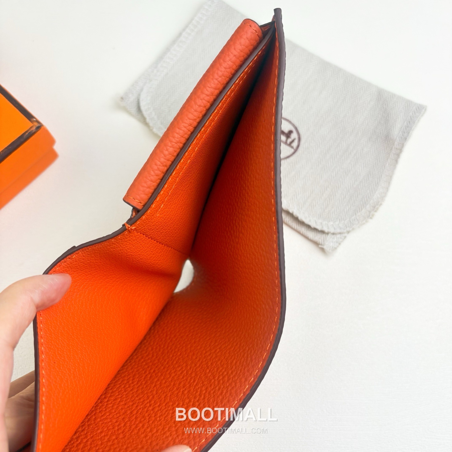 Hermès Silk’in Barenia Togo Calfskin Bi-Fold Wallet with Coin Pocket Detail 에르메스 실킨 바레니아 토고 카프스킨 코인포켓 디테일 반지갑 527 11.5cm 9