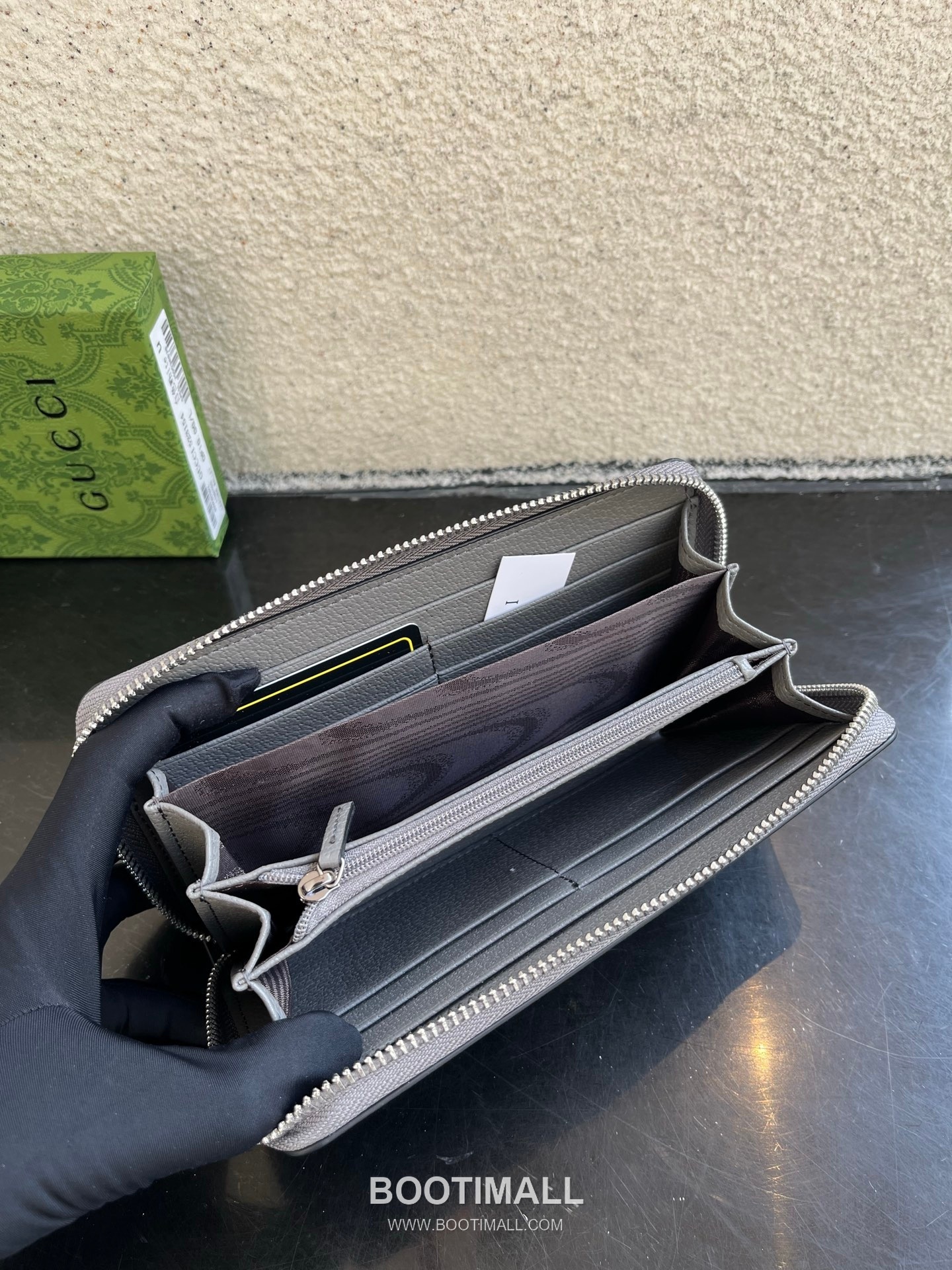 Gucci GG Supreme PVC Wallet with Double G Logo Leather Trim Detail 구찌 GG 수프림 PVC 더블 G 로고 레더 트림 장지갑 856562 19cm 9