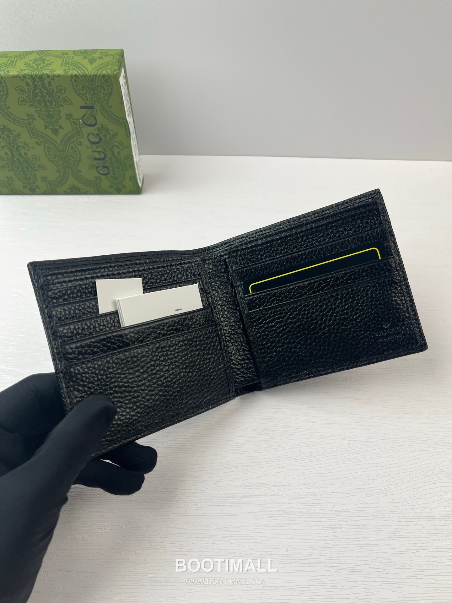 Gucci GG Calfskin Leather Bi-Fold Wallet with Logo Detail 구찌 GG 카프스킨 레더 바이폴드 반지갑 6818 11cm 6