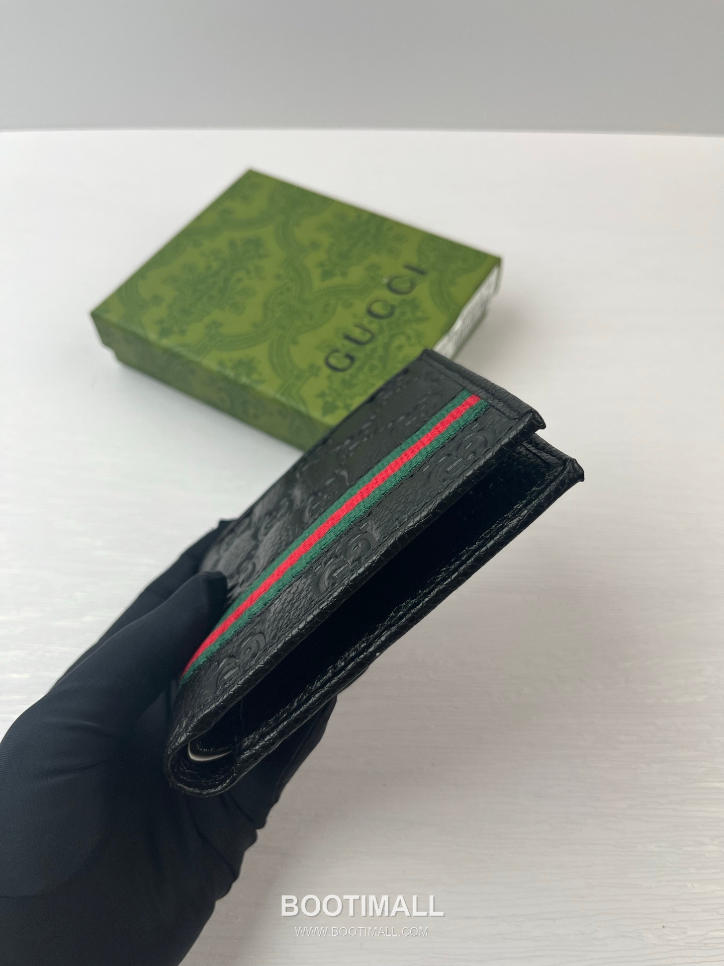 Gucci GG Calfskin Leather Bi-Fold Wallet with Logo Detail 구찌 GG 카프스킨 레더 바이폴드 반지갑 6815 11cm 4