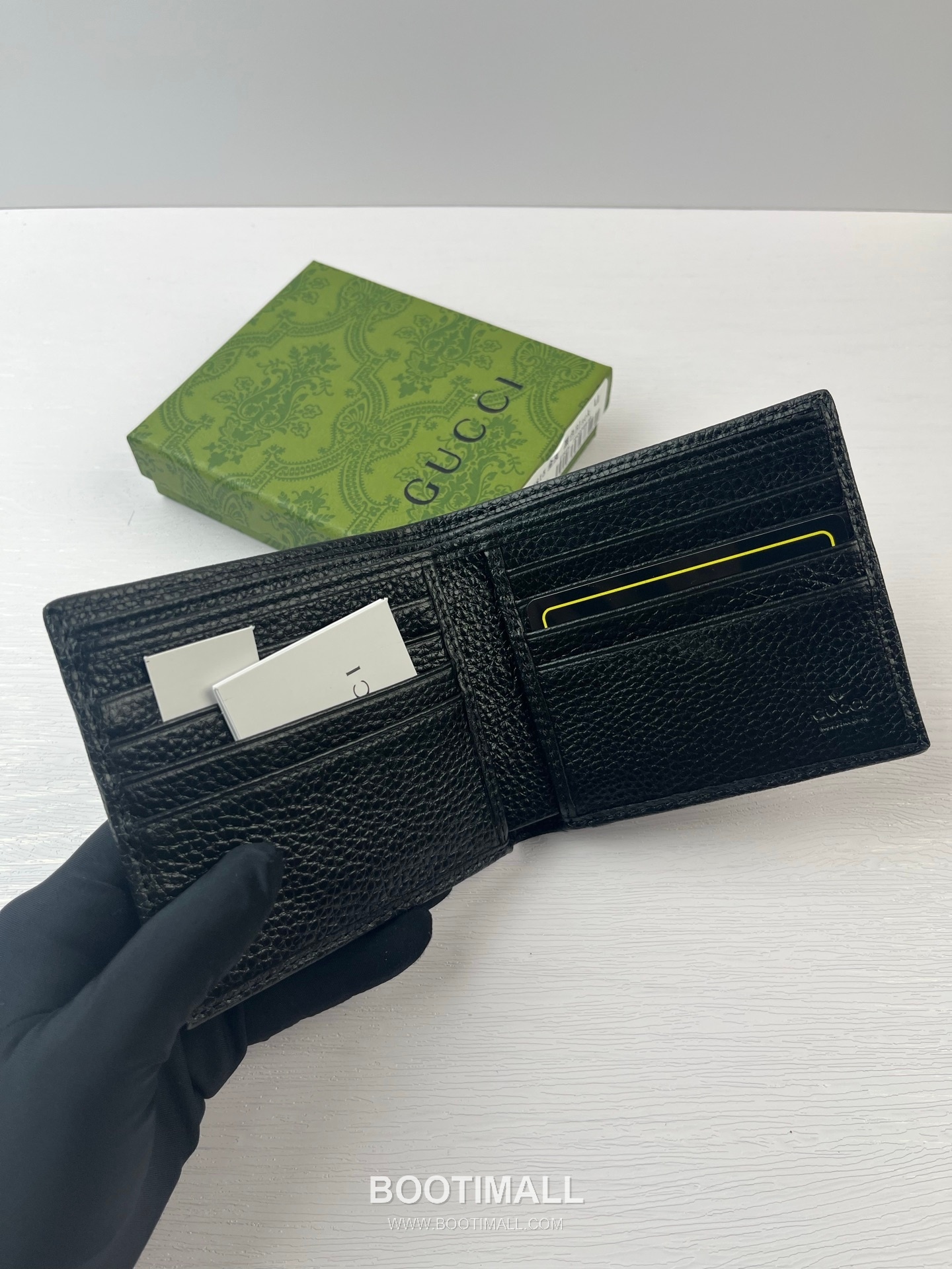 Gucci GG Calfskin Leather Bi-Fold Wallet with Logo Detail 구찌 GG 카프스킨 레더 바이폴드 반지갑 6815 11cm 6