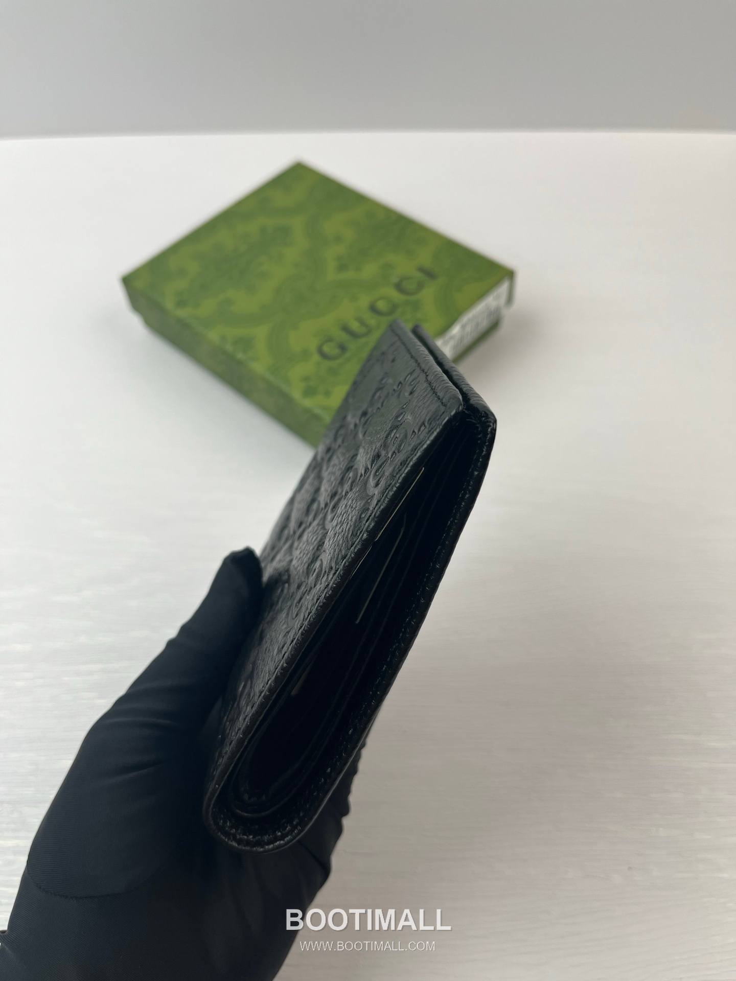 Gucci GG Calfskin Leather Bi-Fold Wallet with Logo Detail 구찌 GG 카프스킨 레더 바이폴드 반지갑 6811 11cm 4