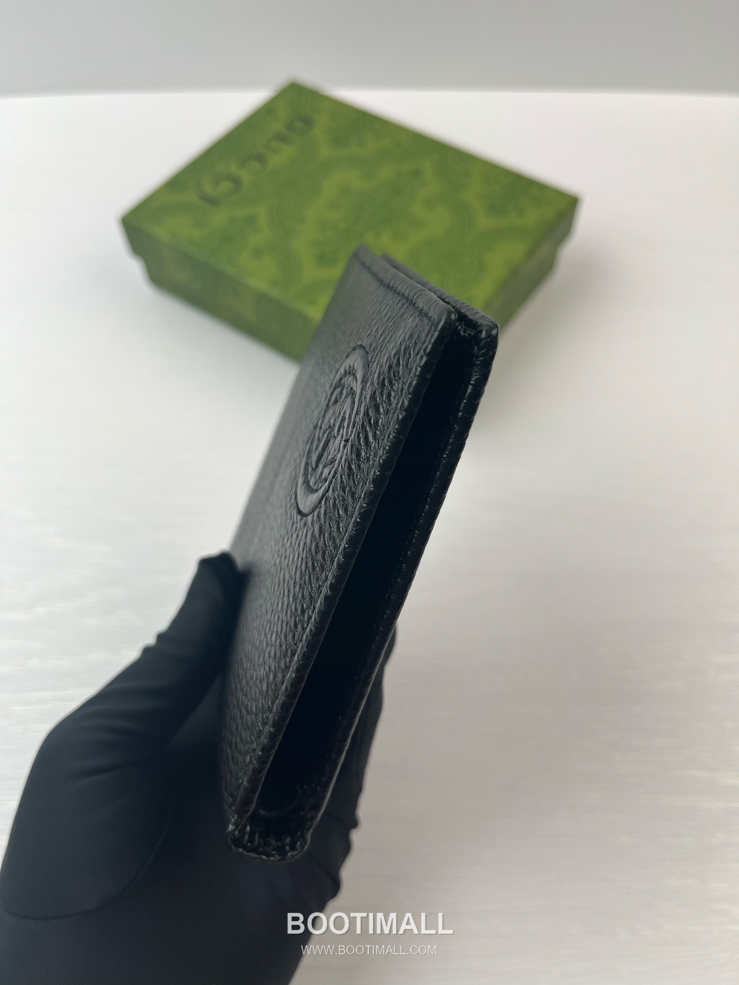 Gucci GG Calfskin Leather Bi-Fold Wallet with Logo Detail 구찌 GG 카프스킨 레더 바이폴드 반지갑 6812 11cm 4