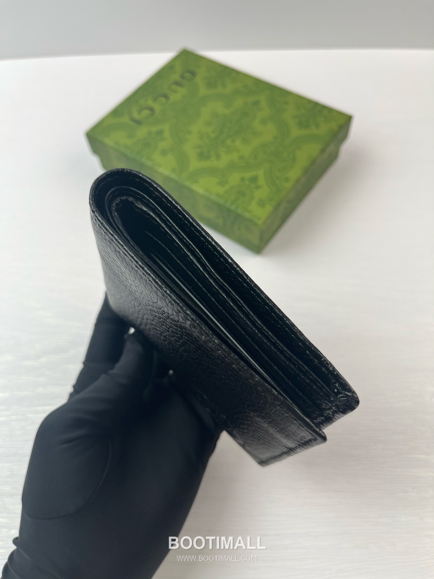 Gucci GG Calfskin Leather Bi-Fold Wallet with Logo Detail 구찌 GG 카프스킨 레더 바이폴드 반지갑 6812 11cm 5