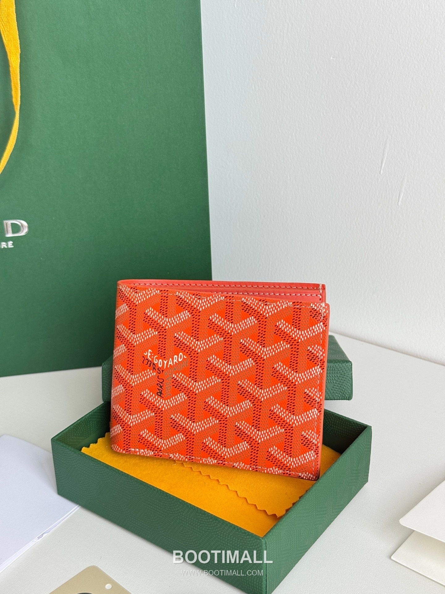 Goyard Goyardine Canvas Bi-Fold Wallet with 8 Card Slots 고야드 고야르딘 캔버스 바이폴드 카드지갑 3303 11cm 2