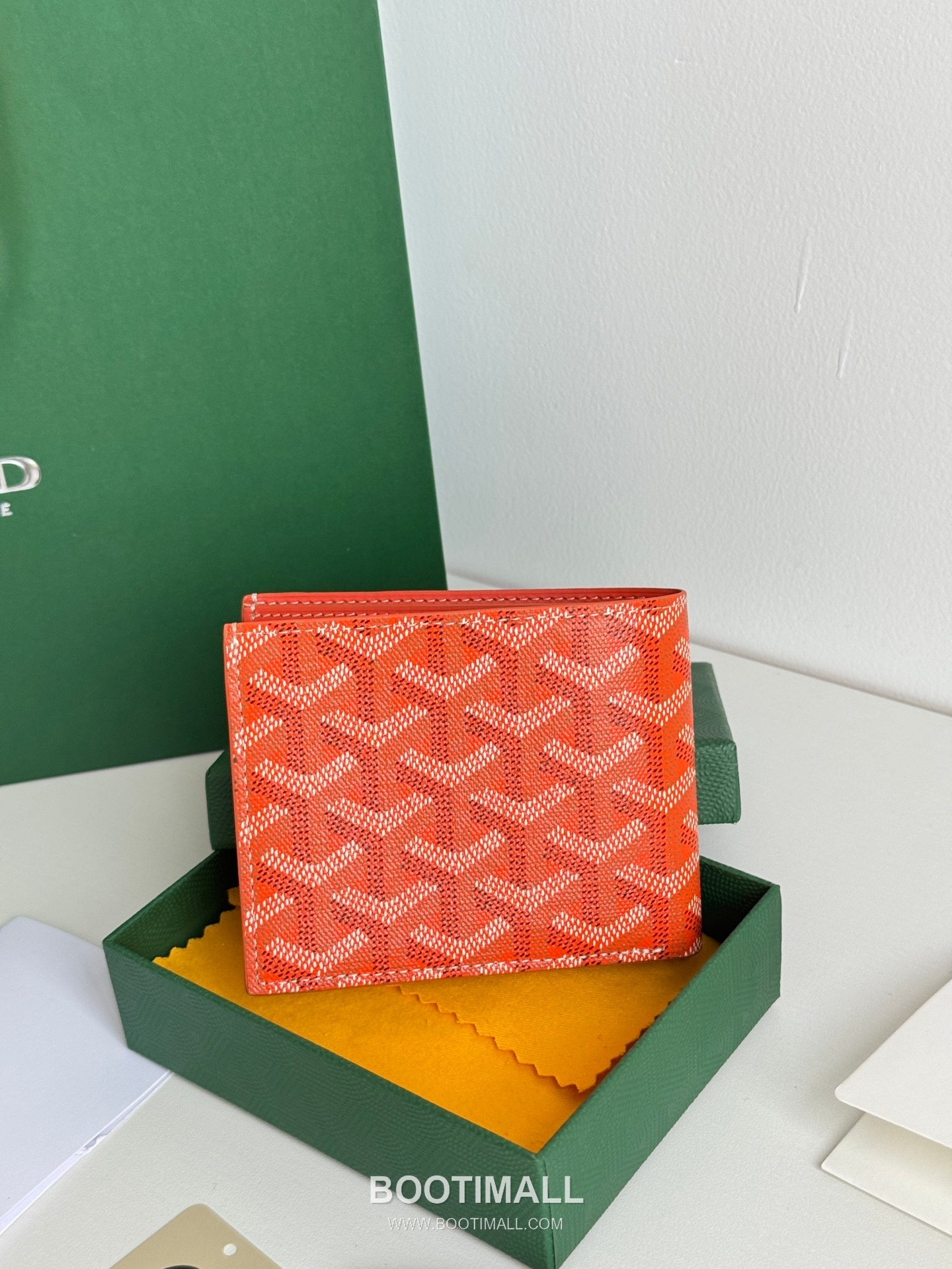 Goyard Goyardine Canvas Bi-Fold Wallet with 8 Card Slots 고야드 고야르딘 캔버스 바이폴드 카드지갑 3303 11cm 3