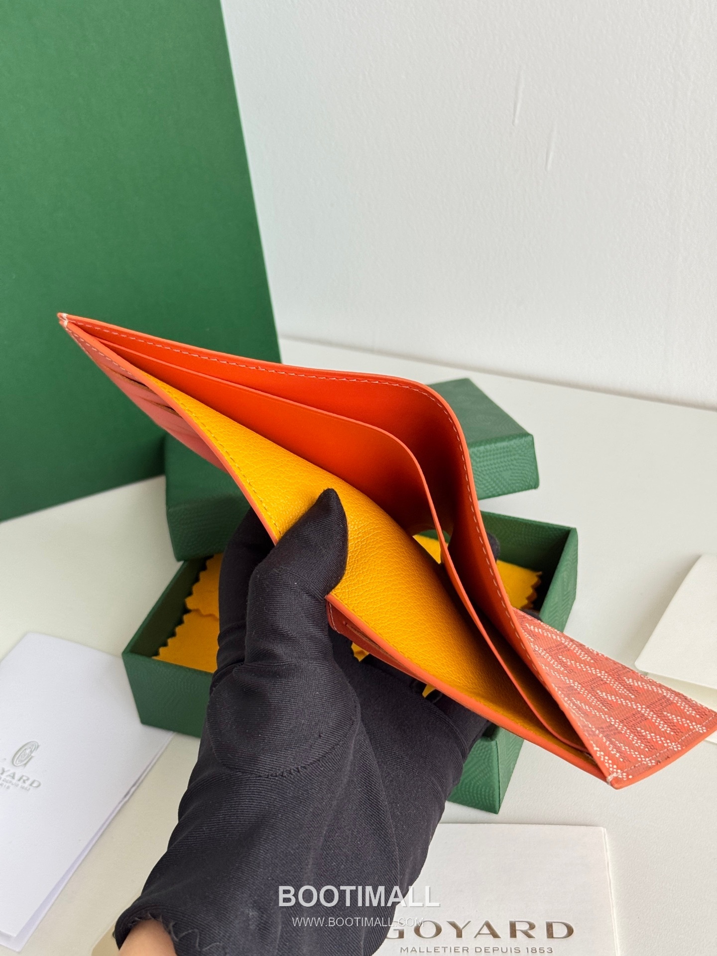 Goyard Goyardine Canvas Bi-Fold Wallet with 8 Card Slots 고야드 고야르딘 캔버스 바이폴드 카드지갑 3303 11cm 9