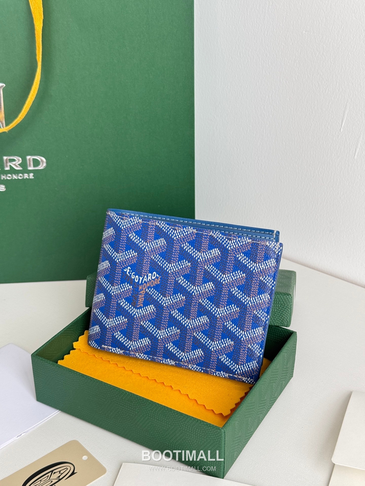 Goyard Goyardine Canvas Bi-Fold Wallet with 8 Card Slots 고야드 고야르딘 캔버스 바이폴드 카드지갑 3303 11cm 2
