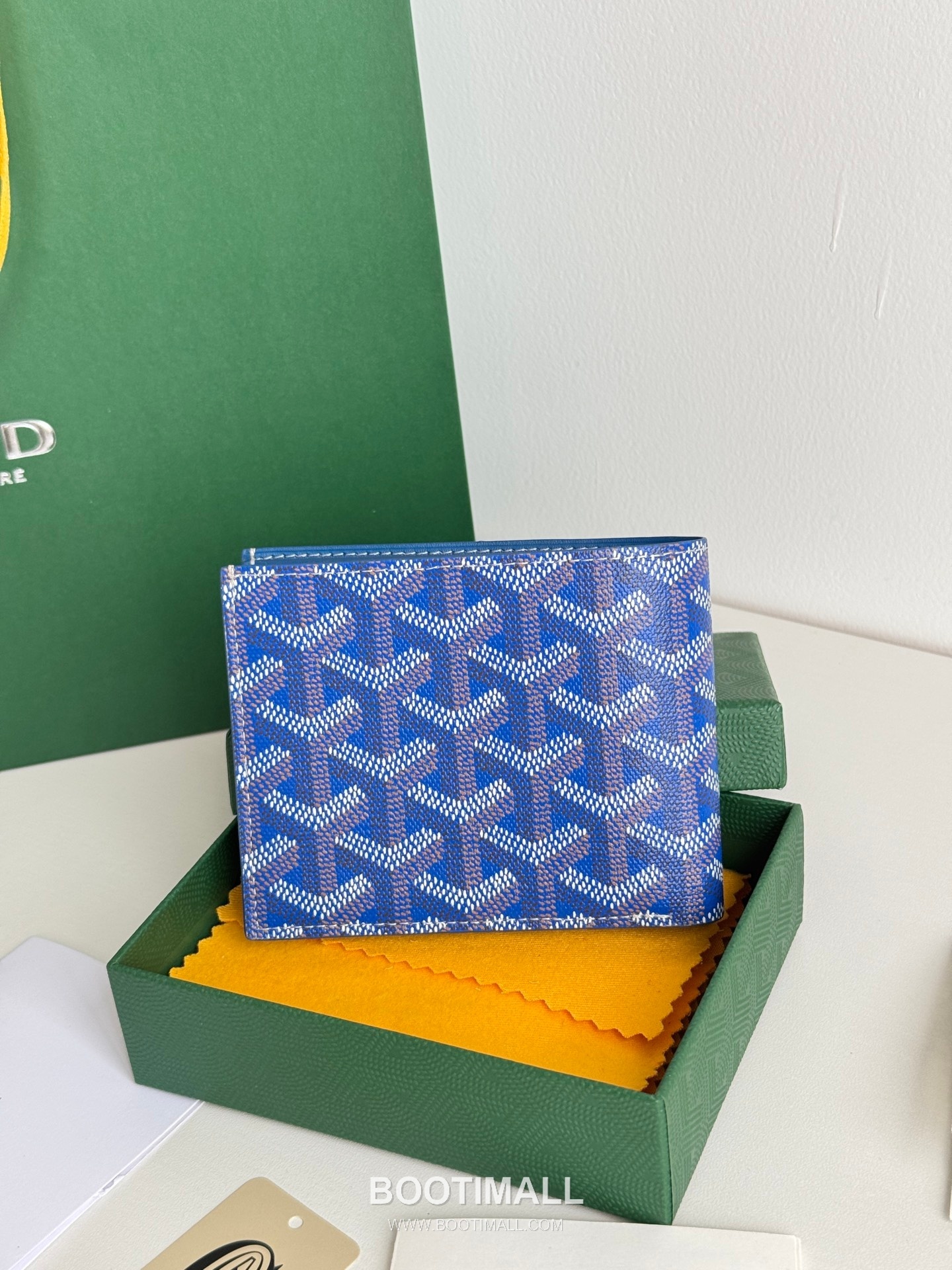 Goyard Goyardine Canvas Bi-Fold Wallet with 8 Card Slots 고야드 고야르딘 캔버스 바이폴드 카드지갑 3303 11cm 3