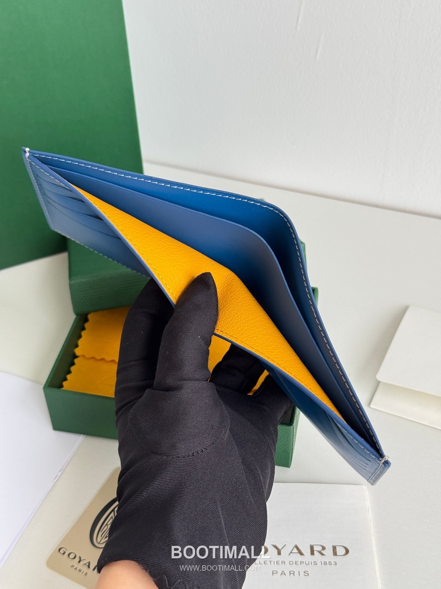 Goyard Goyardine Canvas Bi-Fold Wallet with 8 Card Slots 고야드 고야르딘 캔버스 바이폴드 카드지갑 3303 11cm 9