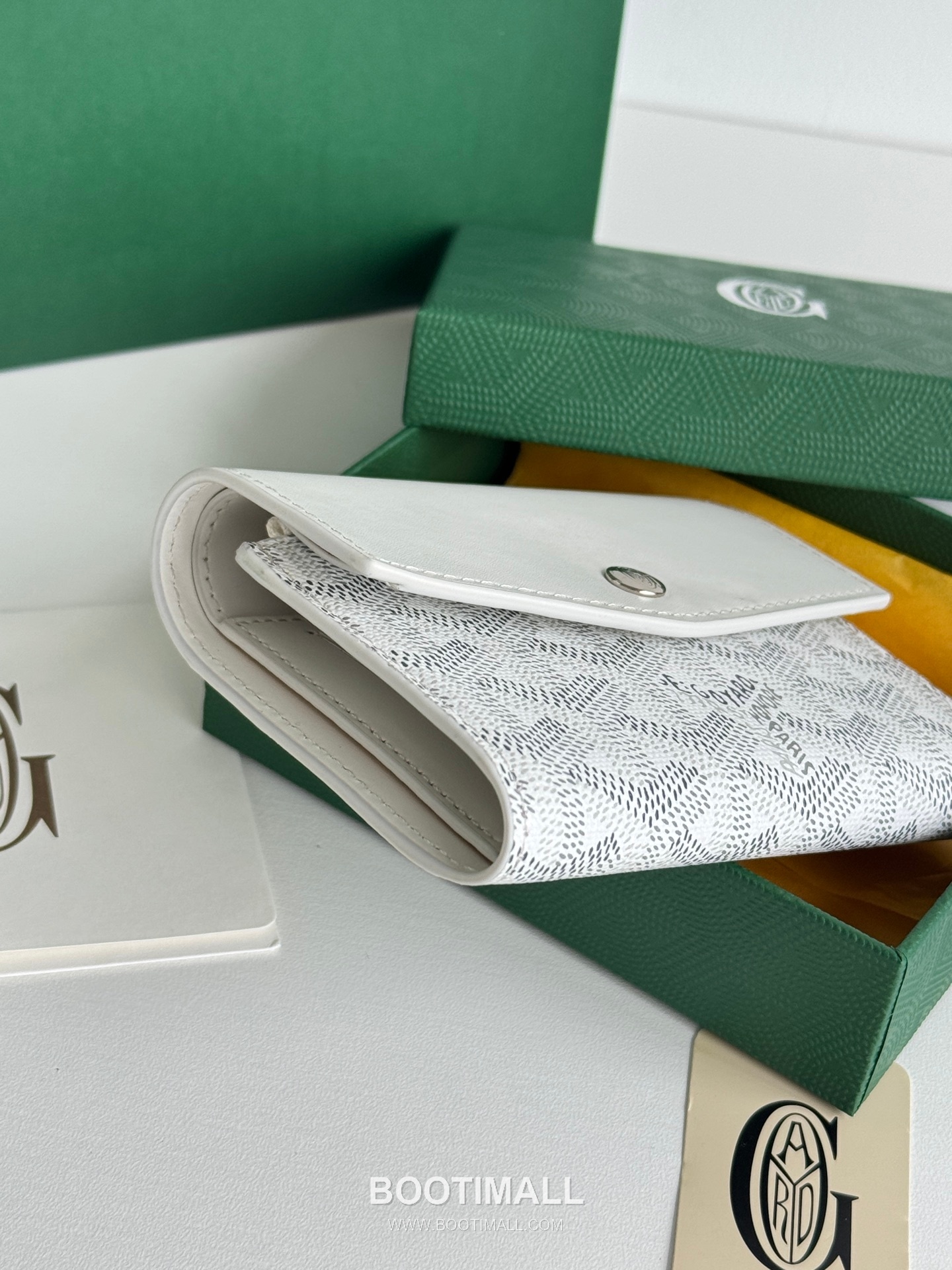 Goyard Saint-Gabriel Goyardine Canvas Trifold Wallet with Flap Closure 고야드 생가브리엘 고야르딘 캔버스 트리폴드 지갑 플랩클로저 3319 12cm 4