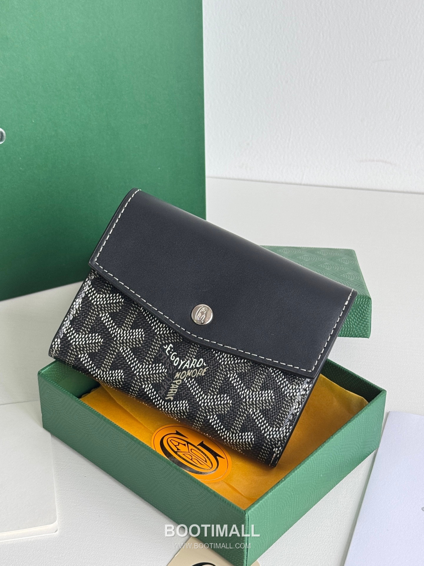Goyard Saint-Gabriel Goyardine Canvas Trifold Wallet with Flap Closure 고야드 생가브리엘 고야르딘 캔버스 트리폴드 지갑 플랩클로저 3319 12cm 2