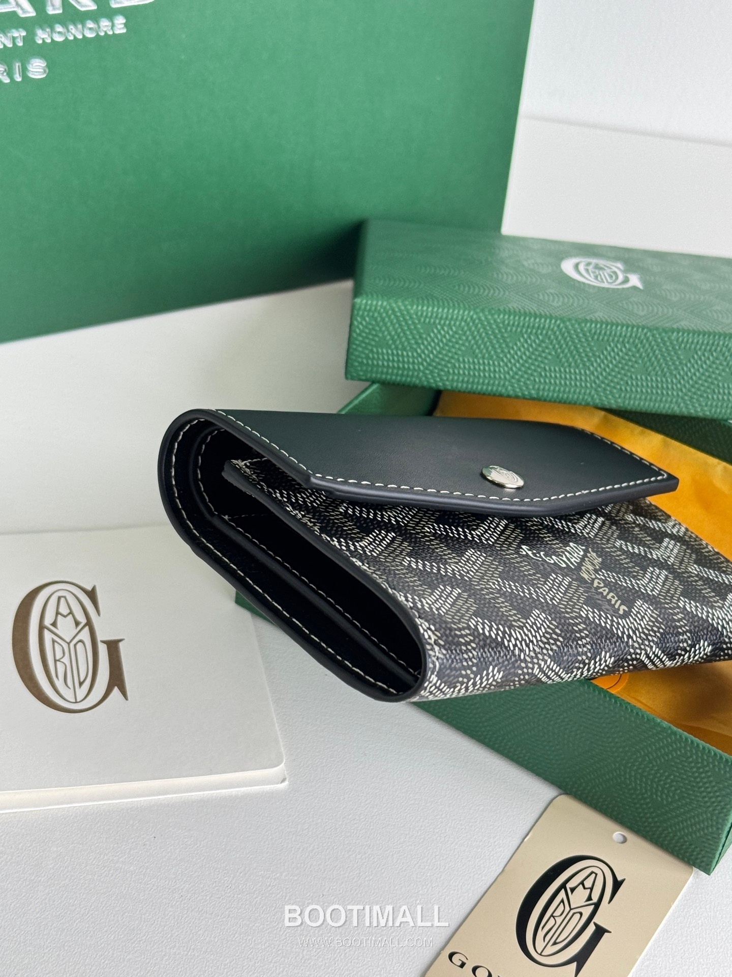 Goyard Saint-Gabriel Goyardine Canvas Trifold Wallet with Flap Closure 고야드 생가브리엘 고야르딘 캔버스 트리폴드 지갑 플랩클로저 3319 12cm 4